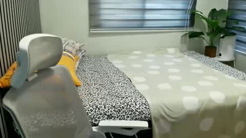 katiefrox  online show from 01-23-25, 05:45