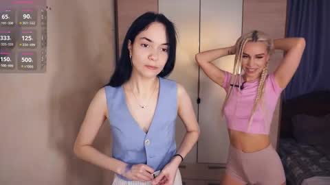 Snapshot of katievillard chatting on 12-14-25, 07:36 Crystal really Kristel online show from 12-14-25, 07:36