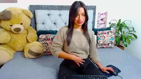 Snapshot of katikloving chatting on 03-19-26, 07:45 Follow Instagram katikloving online show from 03-19-26, 07:45