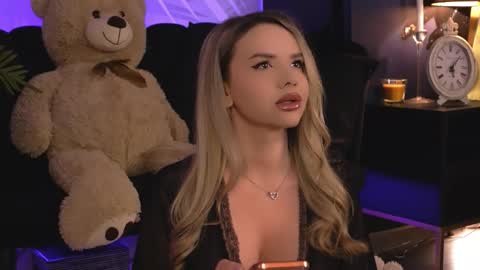 Snapshot of katjolie chatting on 02-21-26, 08:32 KatJolie online show from 02-21-26, 08:32