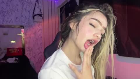 Snapshot of katleen_v chatting on 12-18-25, 05:02 Katleen. online show from 12-18-25, 05:02