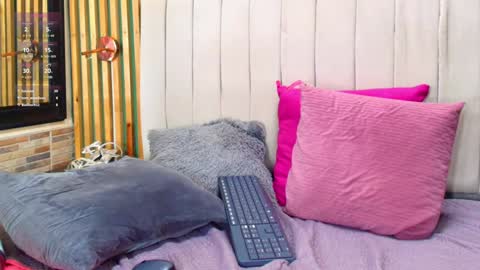 Snapshot of katlyn_martins chatting on 02-08-25, 10:29 K A T L Y N online show from 02-08-25, 10:29