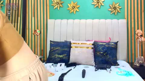 Snapshot of katlyn_martins chatting on 02-17-25, 07:10 K A T L Y N online show from 02-17-25, 07:10