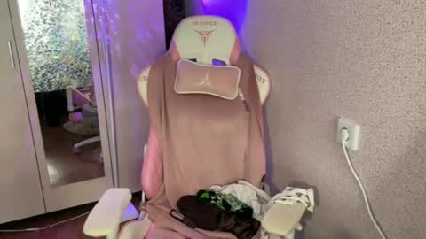 Snapshot of katrin_kristal chatting on 04-21-26, 09:37 naked in pvt show 100 tk online show from 04-21-26, 09:37