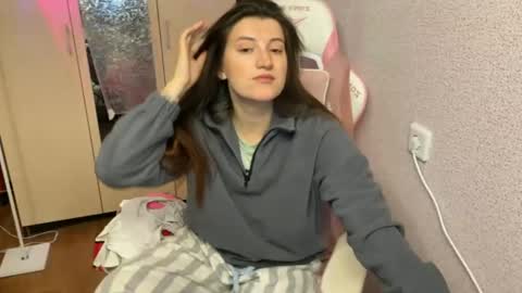 Snapshot of katrin_kristal chatting on 04-24-26, 04:31 naked in pvt show 100 tk online show from 04-24-26, 04:31
