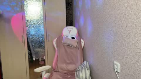 Snapshot of katrin_kristal chatting on 04-25-26, 04:26 naked in pvt show 100 tk online show from 04-25-26, 04:26