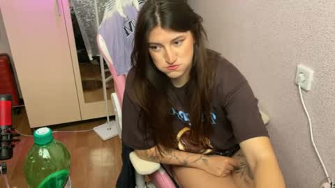 Snapshot of katrin_kristal chatting on 05-06-26, 06:35 naked in pvt show 100 tk online show from 05-06-26, 06:35