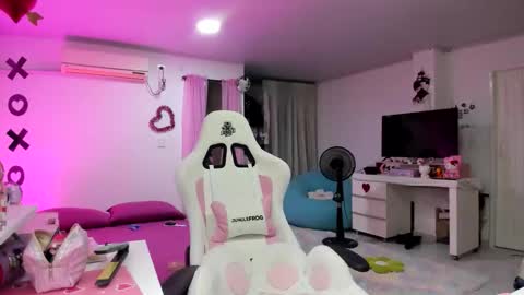 Snapshot of katrinrosex chatting on 01-12-26, 05:29 Katrin online show from 01-12-26, 05:29