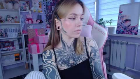 Katrin online show from 10-30-25, 01:23