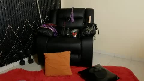 Snapshot of katt_bdsm chatting on 09-16-25, 05:36 Katt online show from 09-16-25, 05:36