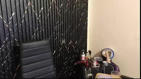 Snapshot of katt_bdsm chatting on 10-15-25, 04:40 Katt online show from 10-15-25, 04:40