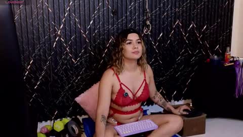 Snapshot of katt_bdsm chatting on 11-27-25, 04:03 Katt online show from 11-27-25, 04:03