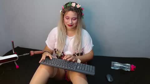 Katty Loveless online show from 10-12-25, 05:50