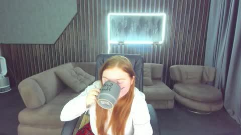 Snapshot of katty_rose8 chatting on 10-28-25, 06:54 Katty online show from 10-28-25, 06:54