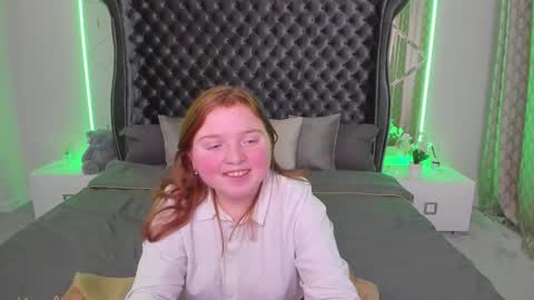 Snapshot of katty_rose8 chatting on 11-27-25, 11:01 Katty online show from 11-27-25, 11:01