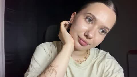 Snapshot of kattymalina chatting on 07-13-26, 05:05 Elizabeth online show from 07-13-26, 05:05