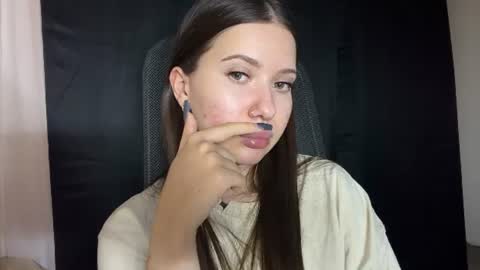 Snapshot of kattymalina chatting on 07-16-26, 03:18 Elizabeth online show from 07-16-26, 03:18