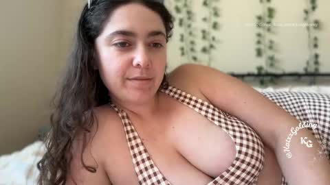 Snapshot of katxxgolding chatting on 04-24-26, 07:27 Princesse Kat online show from 04-24-26, 07:27