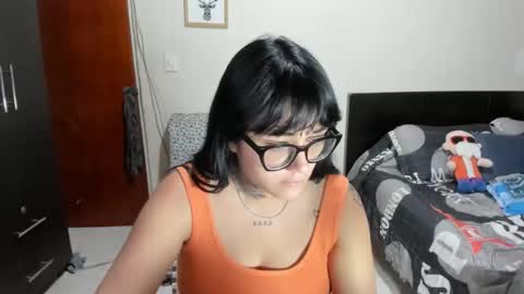 Snapshot of katy_bello chatting on 11-25-25, 04:34 katy online show from 11-25-25, 04:34