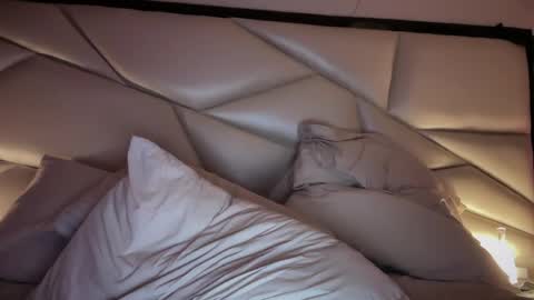 Emily online show from 04-21-26, 01:42