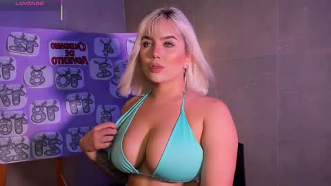 Snapshot of katyablonding chatting on 12-01-25, 05:07 salo online show from 12-01-25, 05:07