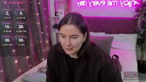 Kate online show from 11-14-25, 04:33