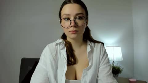 Snapshot of katygentle chatting on 12-22-25, 07:38 Katy online show from 12-22-25, 07:38