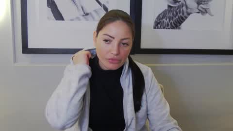 Snapshot of katylinee chatting on 03-19-26, 01:37 Katyline online show from 03-19-26, 01:37