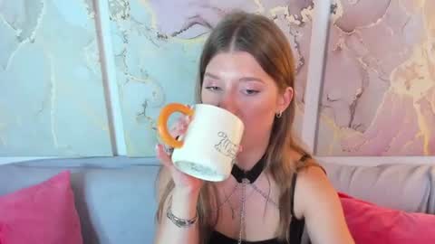 Snapshot of katymeaw chatting on 07-02-26, 03:23 katymeaw online show from 07-02-26, 03:23