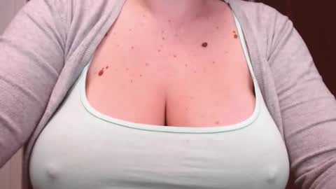 Snapshot of katynextdoor chatting on 12-18-25, 02:39 Katy online show from 12-18-25, 02:39