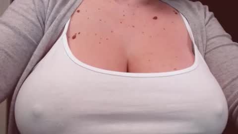 Snapshot of katynextdoor chatting on 12-23-25, 01:47 Katy online show from 12-23-25, 01:47