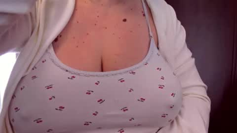 Snapshot of katynextdoor chatting on 01-19-26, 09:02 Katy online show from 01-19-26, 09:02