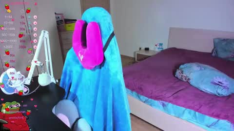 Snapshot of kawaii_power_uwu chatting on 01-19-25, 02:17 Kira-chan online show from 01-19-25, 02:17