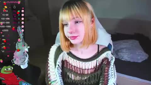 Snapshot of kawaii_power_uwu chatting on 01-25-25, 11:55 Kira-chan online show from 01-25-25, 11:55