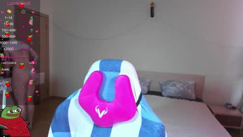 Snapshot of kawaii_power_uwu chatting on 01-28-25, 08:04 Kira-chan online show from 01-28-25, 08:04