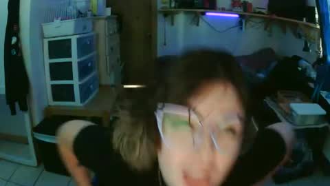 Snapshot of kawaiicvnt420 chatting on 11-18-25, 03:16 kawaiicvnt420 online show from 11-18-25, 03:16