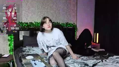 Snapshot of kawaiihornyartists chatting on 12-15-25, 06:50 kawaiihornyartists online show from 12-15-25, 06:50