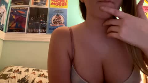 Snapshot of kaybabyx4 chatting on 02-26-25, 09:48 Kay online show from 02-26-25, 09:48