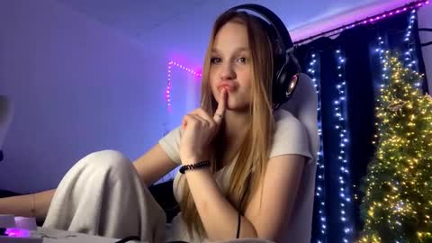 Snapshot of kayceefroehner chatting on 01-07-26, 08:39 Amia online show from 01-07-26, 08:39