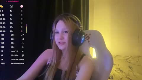 Snapshot of kayceefroehner chatting on 06-16-26, 05:48 Amia online show from 06-16-26, 05:48