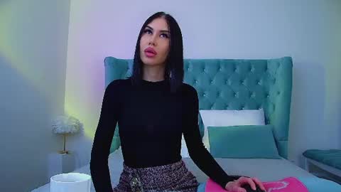 Snapshot of kaylamous chatting on 06-17-26, 06:27 Kayla online show from 06-17-26, 06:27