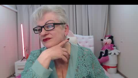kaylesmoll online show from 04-17-26, 07:06