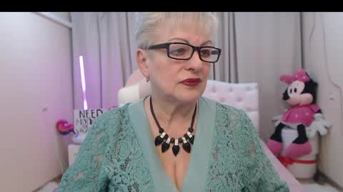 Snapshot of kaylesmoll chatting on 05-27-26, 01:57 kaylesmoll online show from 05-27-26, 01:57