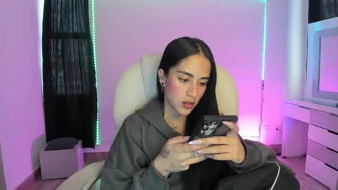 Snapshot of kaylie_xxx chatting on 12-17-24, 08:32 kaylie online show from 12-17-24, 08:32