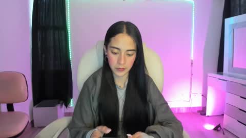 Snapshot of kaylie_xxx chatting on 12-18-24, 10:24 kaylie online show from 12-18-24, 10:24