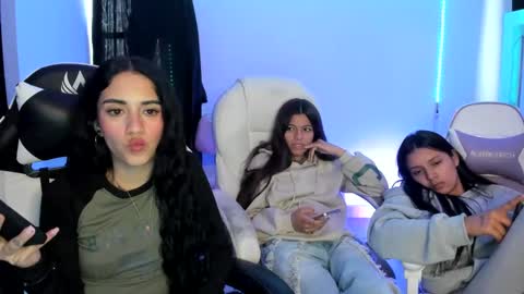 Snapshot of kaylie_xxx chatting on 03-04-25, 10:05 kaylie online show from 03-04-25, 10:05