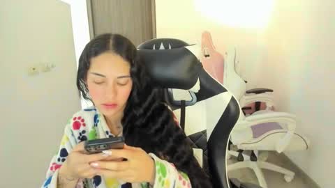 Snapshot of kaylie_xxx chatting on 10-09-25, 02:37 kaylie online show from 10-09-25, 02:37