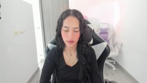 Snapshot of kaylie_xxx chatting on 10-11-25, 01:20 kaylie online show from 10-11-25, 01:20