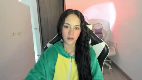 Snapshot of kaylie_xxx chatting on 10-14-25, 11:00 kaylie online show from 10-14-25, 11:00