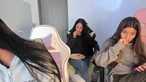 kaylie online show from 10-22-25, 08:52